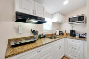 Comfortable private room in Tampa: Villa Romantic.